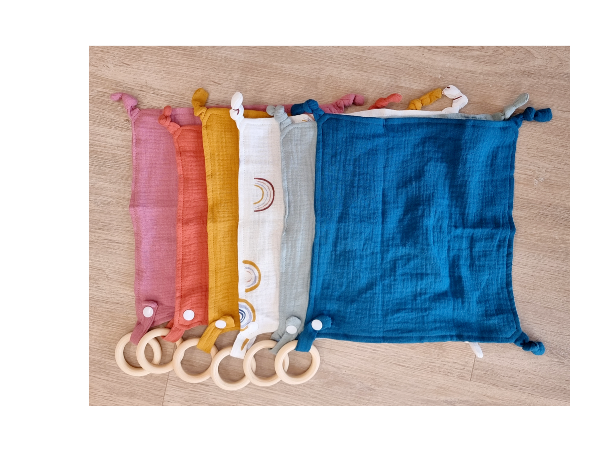 Dribble Cloth with Wooden Teether - Mama & Ivy