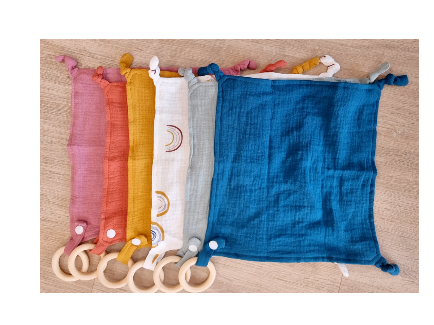 Dribble Cloth with Wooden Teether - Mama & Ivy