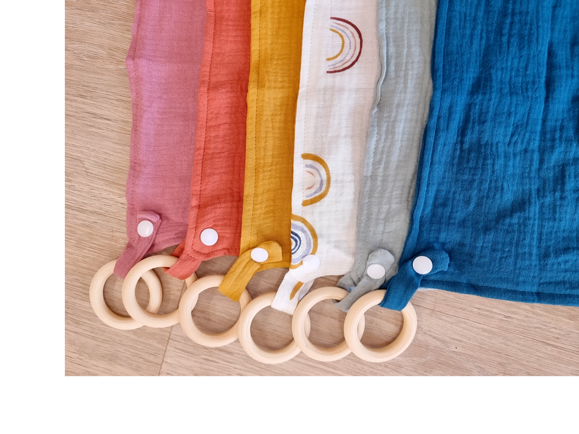 Dribble Cloth with Wooden Teether - Mama & Ivy